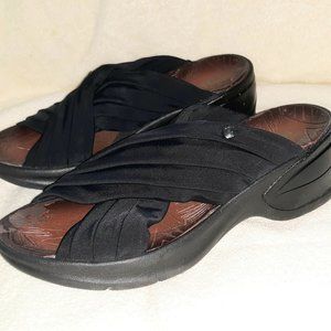 BZees Knockout Wedge Black Sandals Size 7.5